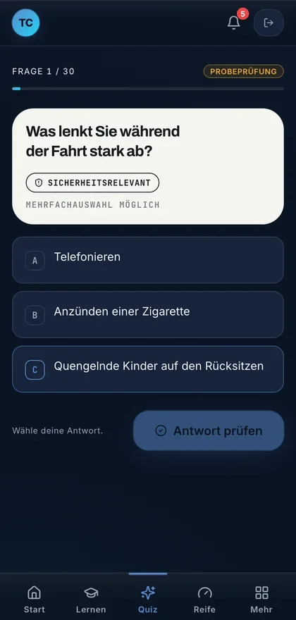 TheorieCoach Quiz mit weißem Frage-Schild
